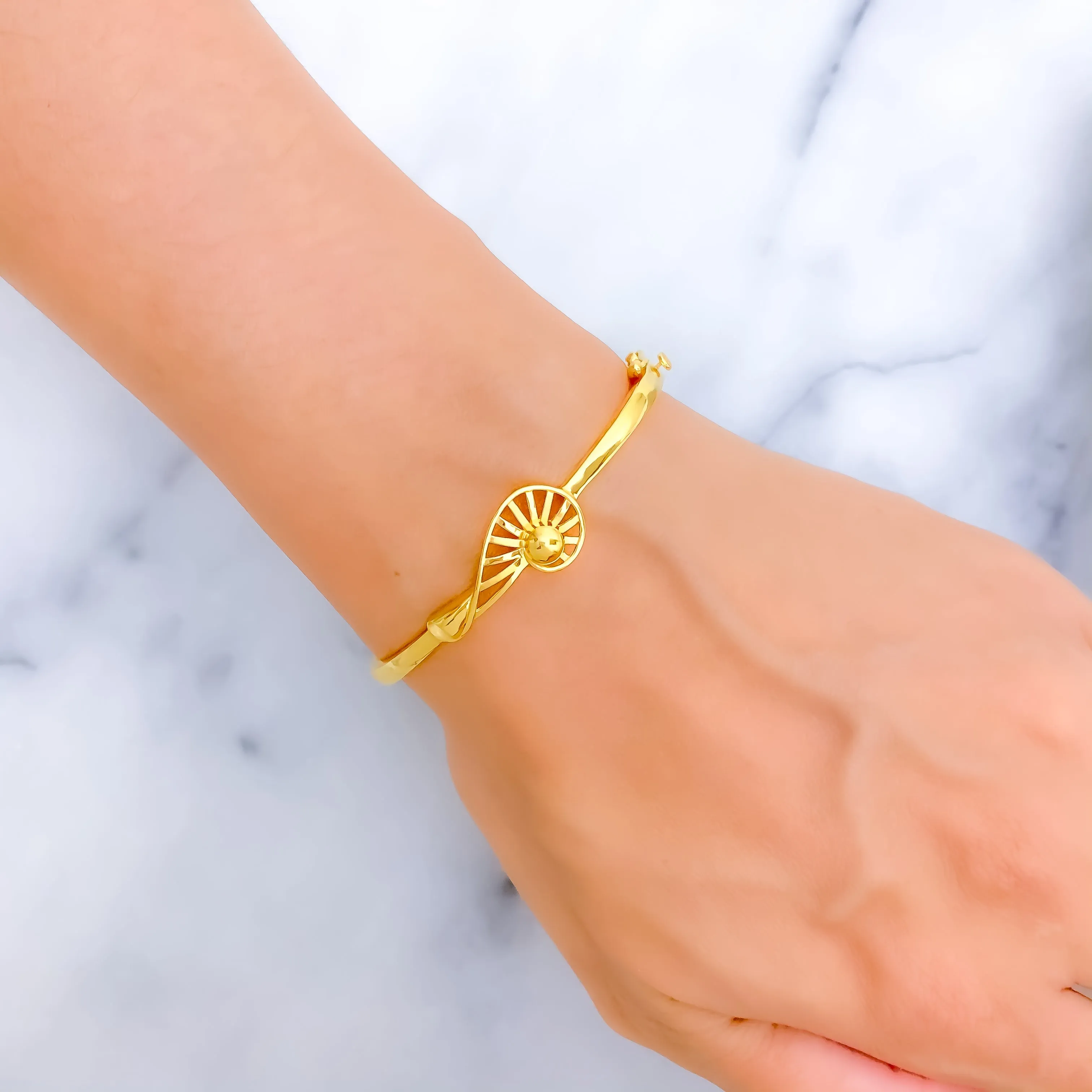 Attractive Striped Paisley 22k Gold Bangle Bracelet