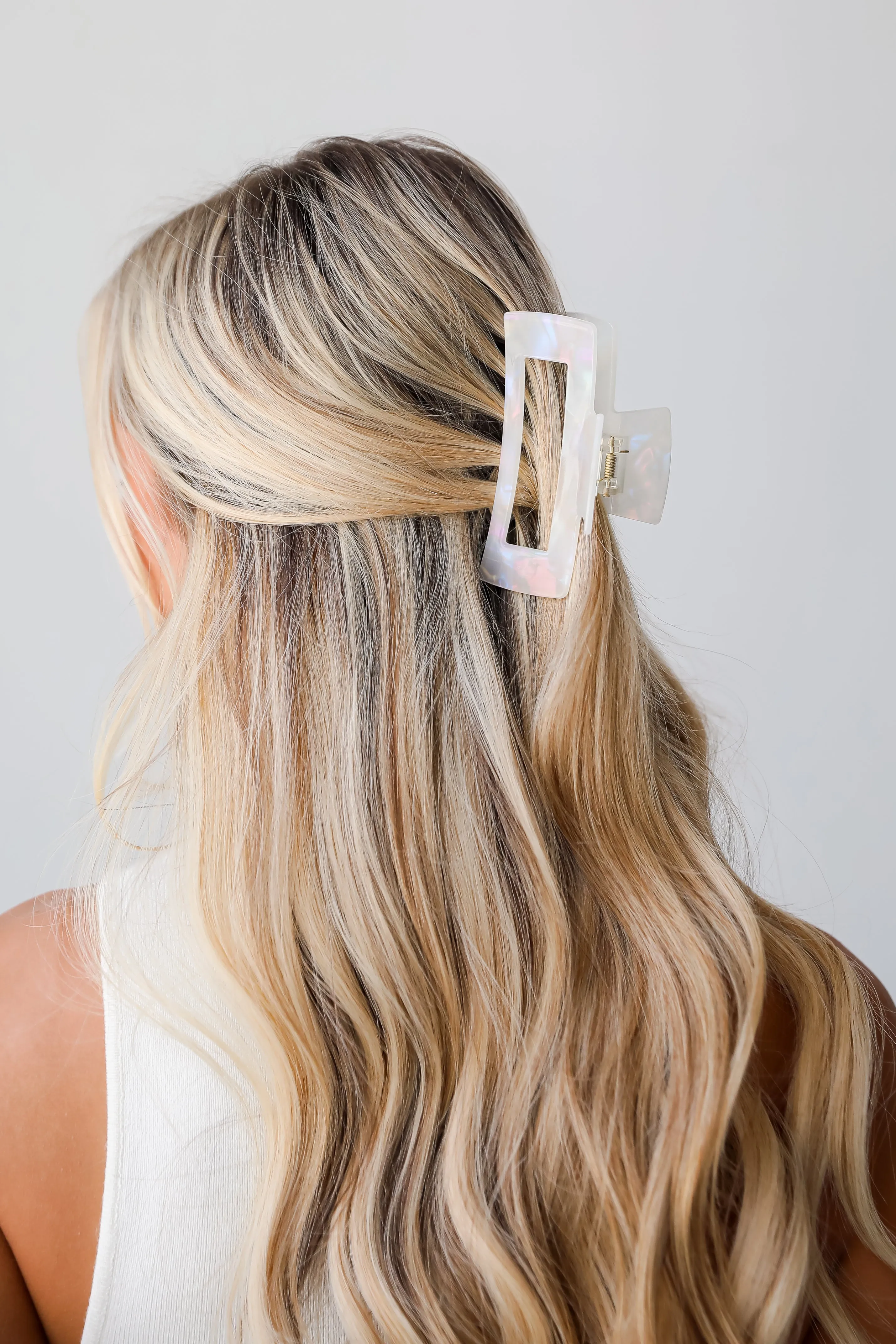 Chic Presentation White Acrylic Claw Hair Clip