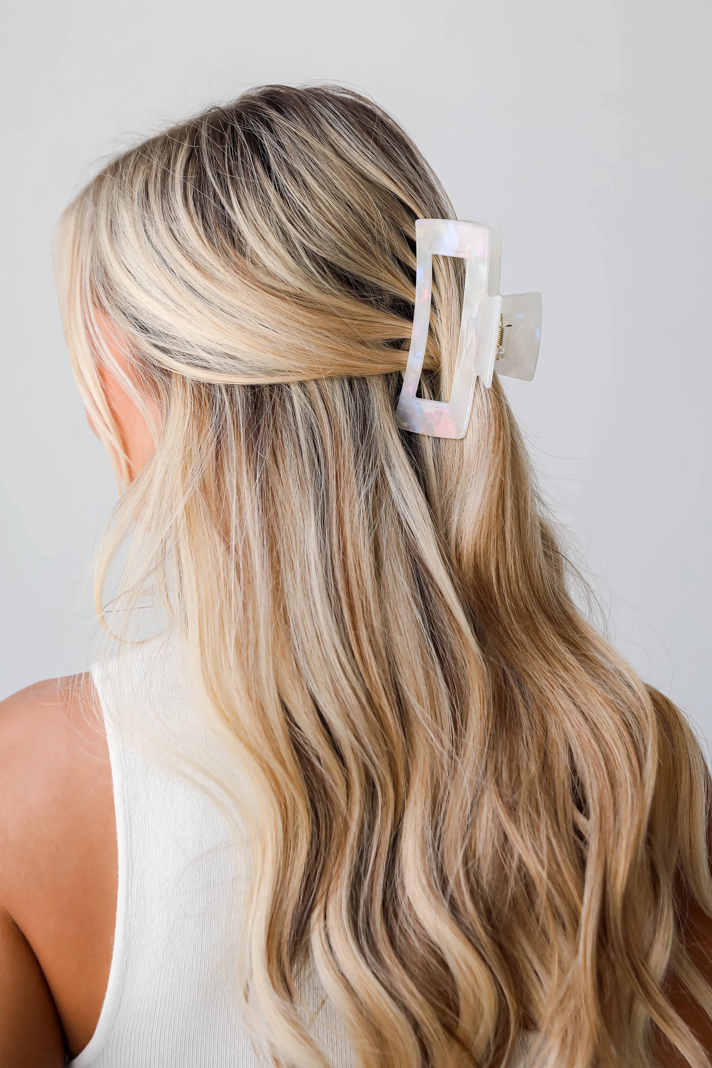 Chic Presentation White Acrylic Claw Hair Clip