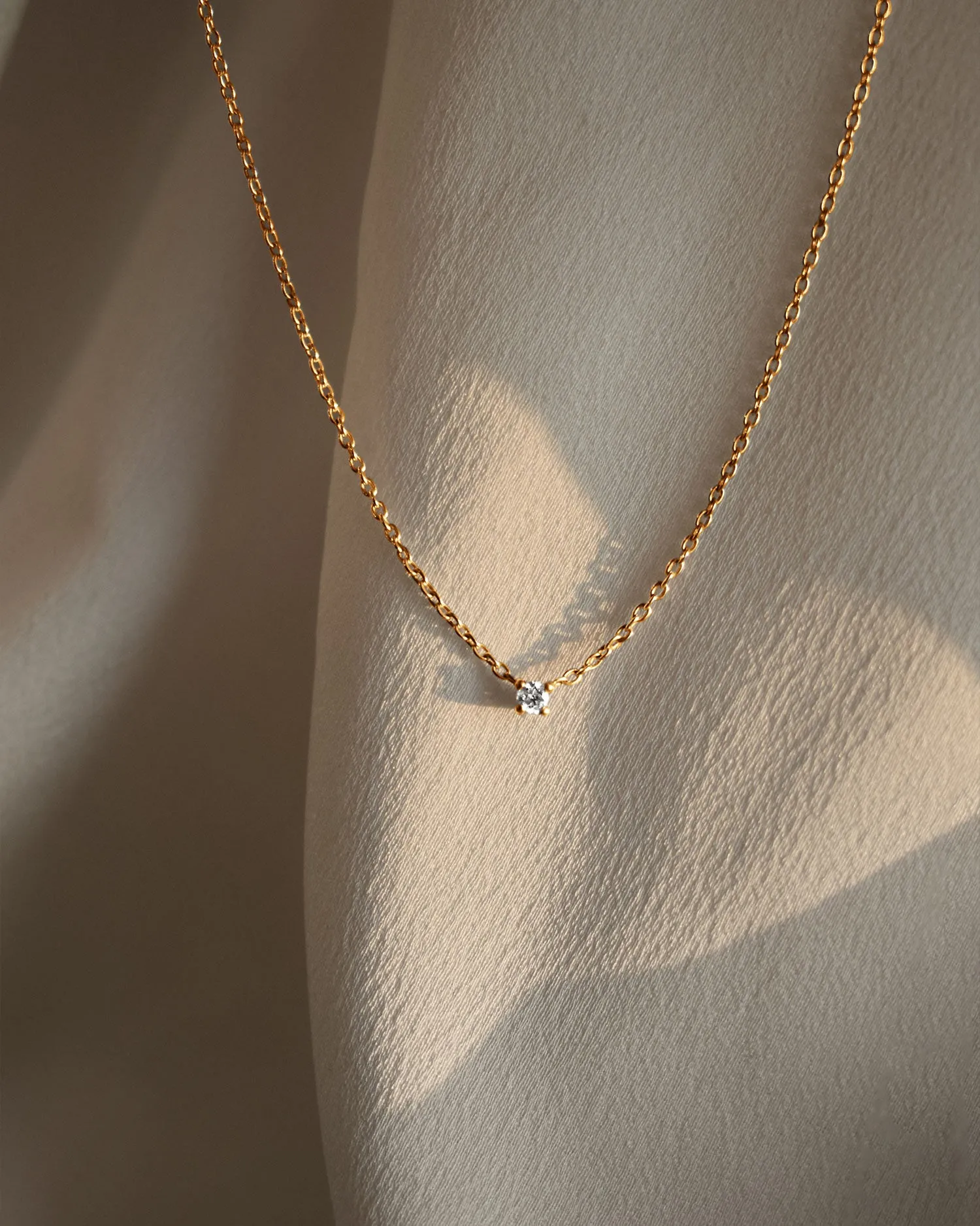 Diamond Sky drop necklace gold