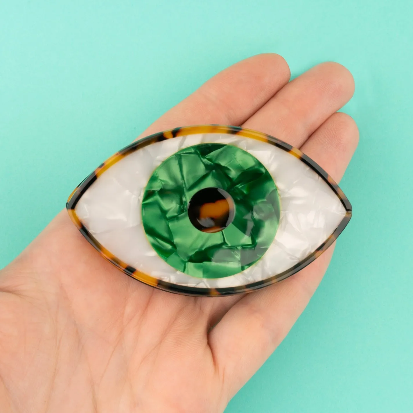 GREEN EYE HAIR CLAW