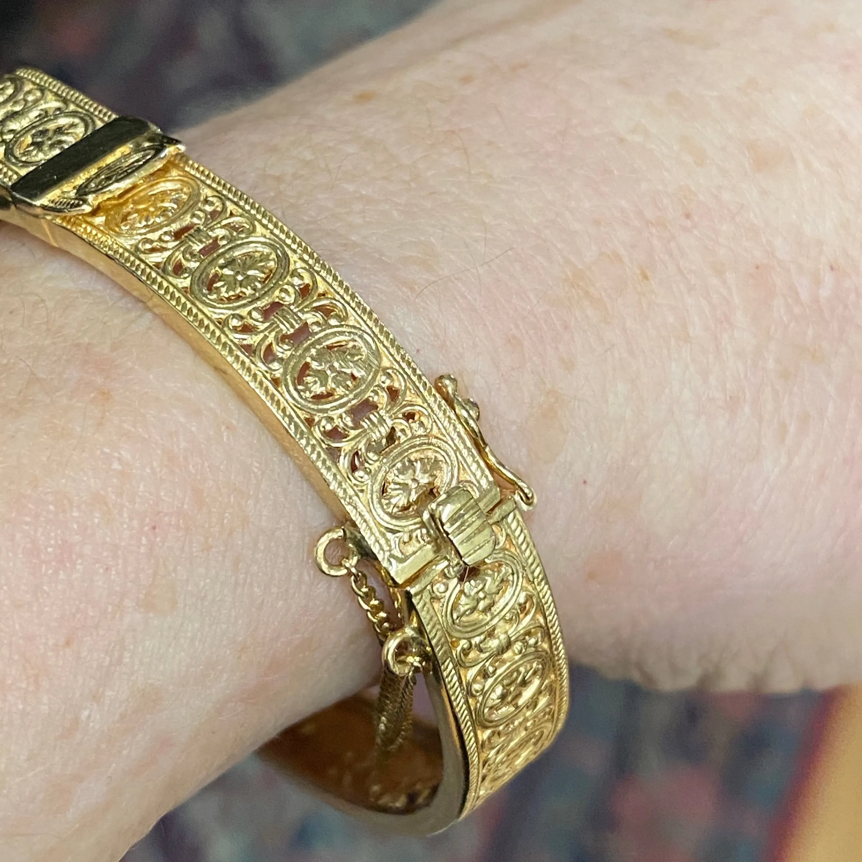 Vintage 14K Yellow Gold Filigree Buckle Bangle Bracelet