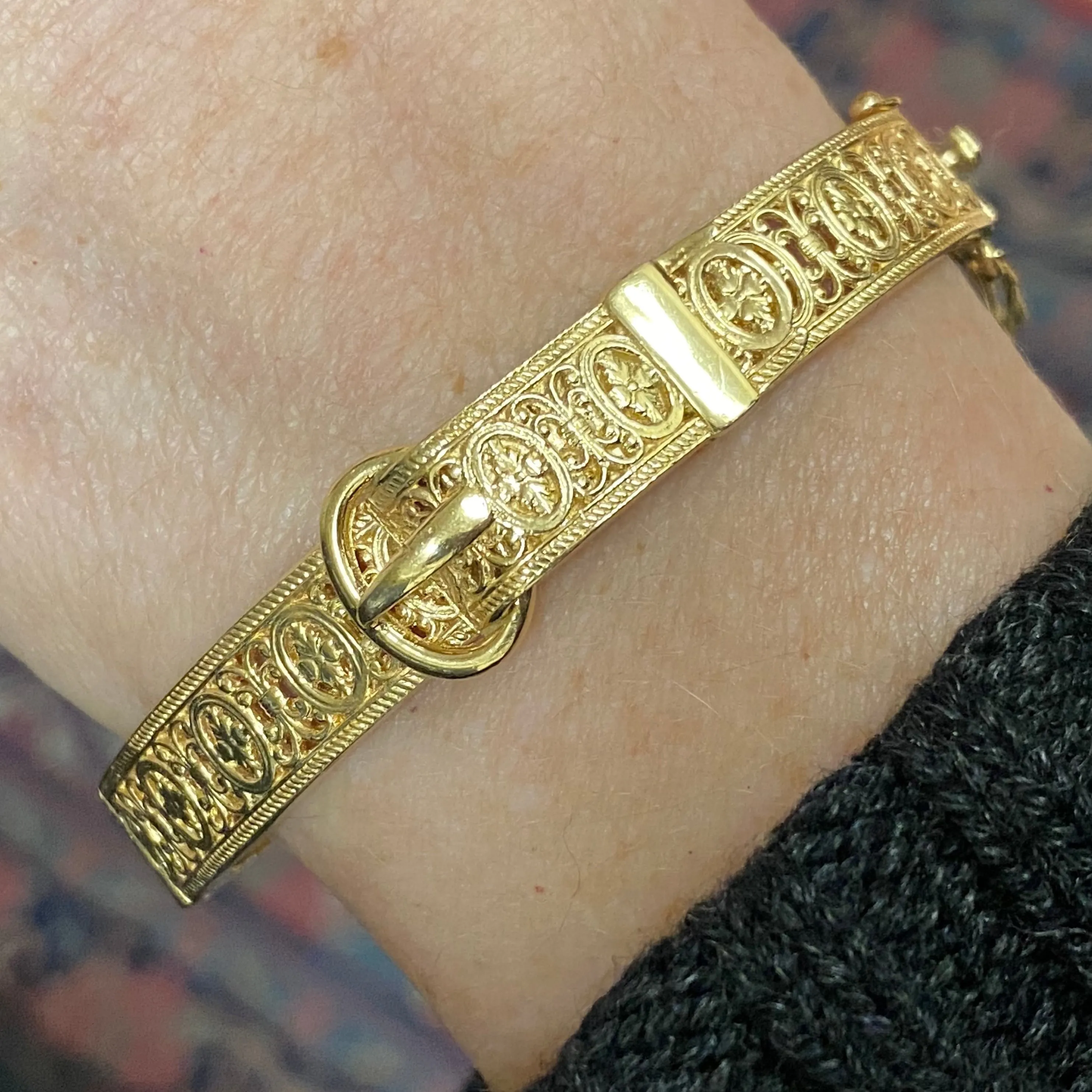 Vintage 14K Yellow Gold Filigree Buckle Bangle Bracelet